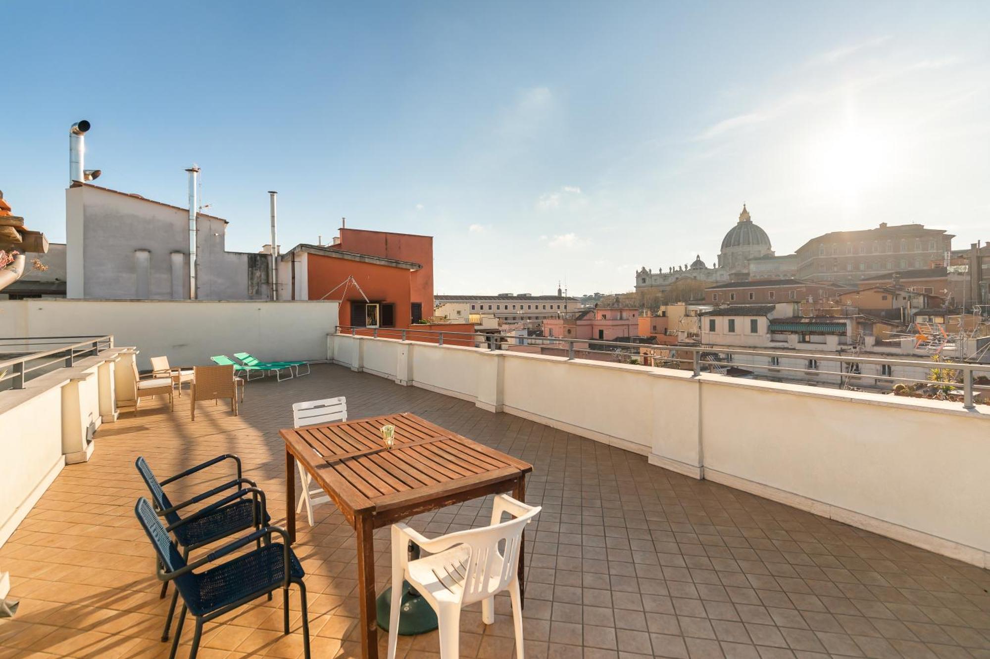 Penthouse In Exclusive Borgo Pio District Apartment Rome Exterior photo