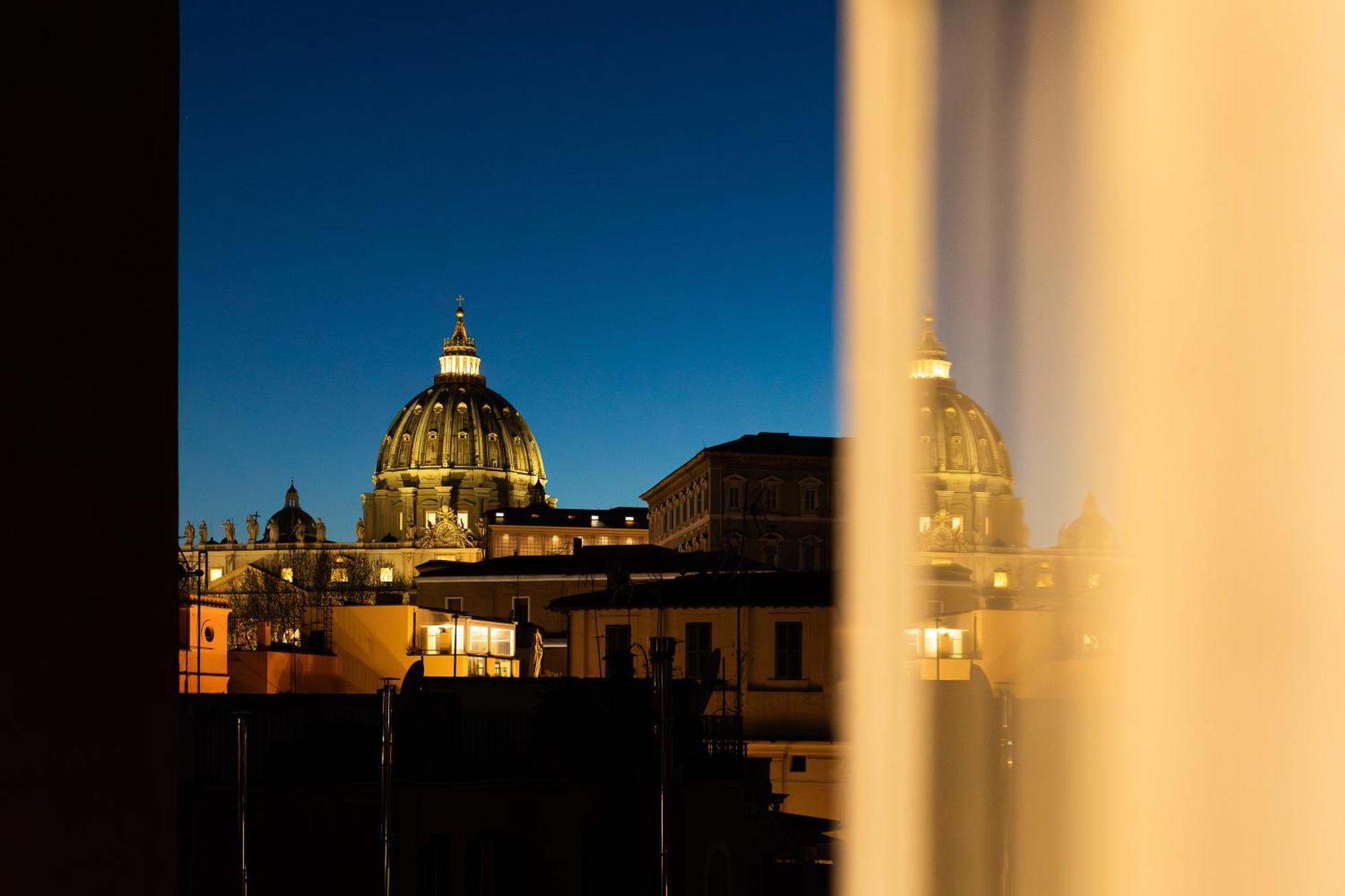 Penthouse In Exclusive Borgo Pio District Apartment Rome Exterior photo